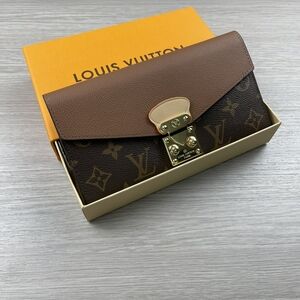 <AUTHENTIC>Louis Vuitton  wallet